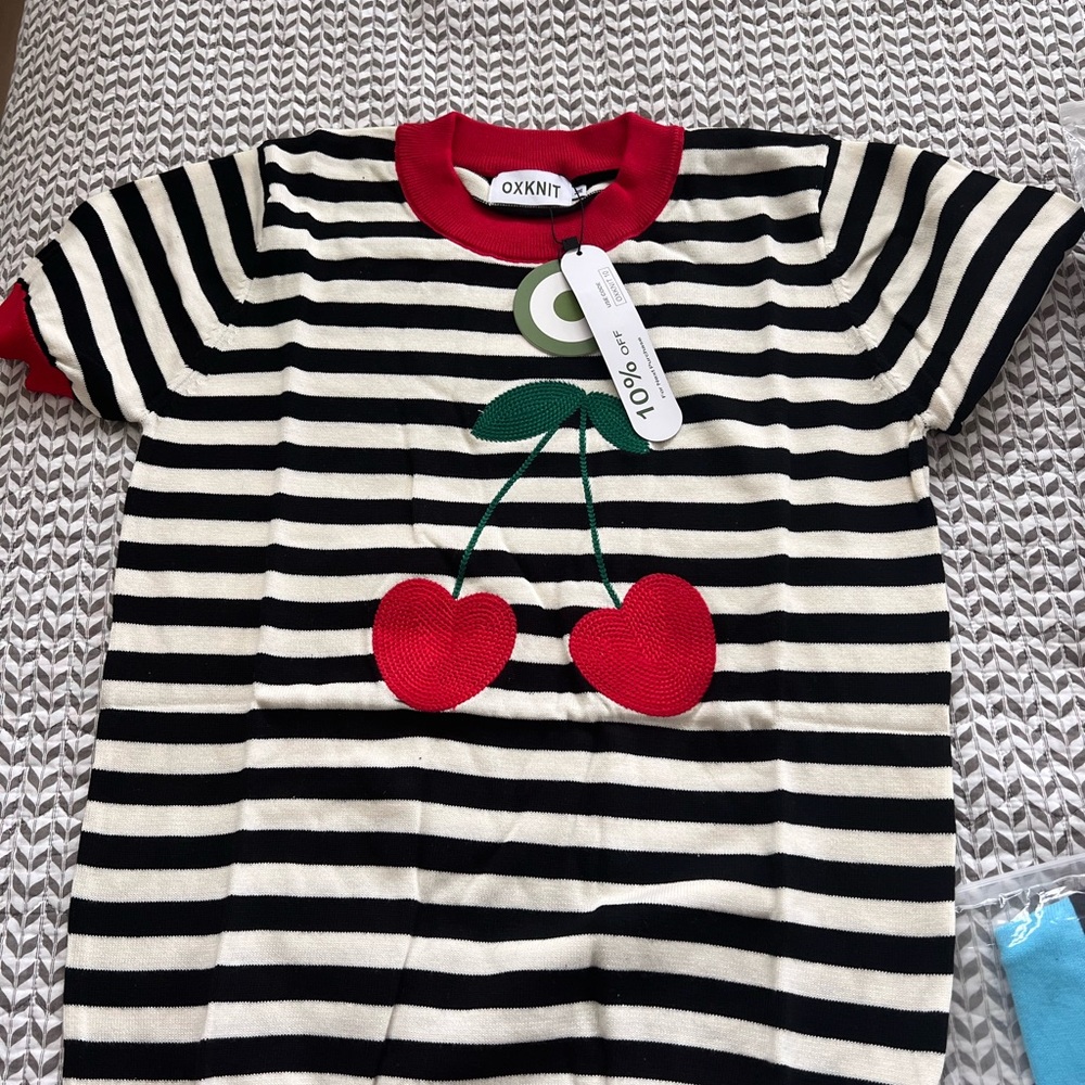 OXKNIT black striped cherry embroidered knit t-shirt